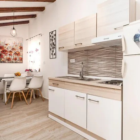 Relax In 2 Bedroom App In Old Town W/ac And Wifi