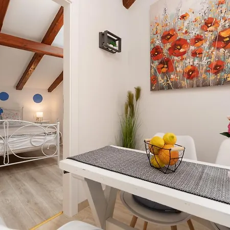 Relax In 2 Bedroom App In Old Town W/ac And Wifi *