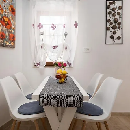 Relax In 2 Bedroom App In Old Town W/ac And Wifi Rovinj