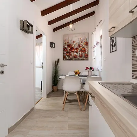 Apartment Relax In 2 Bedroom App In Old Town W/ac And Wifi Rovinj