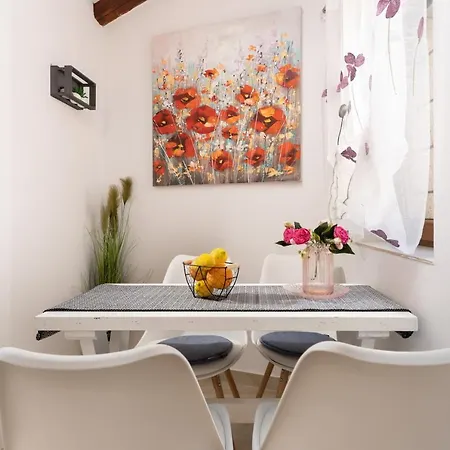 Apartment Relax In 2 Bedroom App In Old Town W/ac And Wifi Rovinj