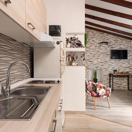 Relax In 2 Bedroom App In Old Town W/ac And Wifi 아파트