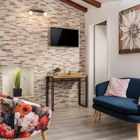 Relax In 2 Bedroom App In Old Town W/ac And Wifi