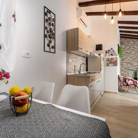 Relax In 2 Bedroom App In Old Town W/ac And Wifi *