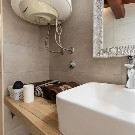 Relax In 2 Bedroom App In Old Town W/ac And Wifi Appartement